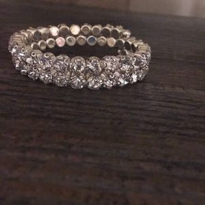 A gorgeous silver braclet!!